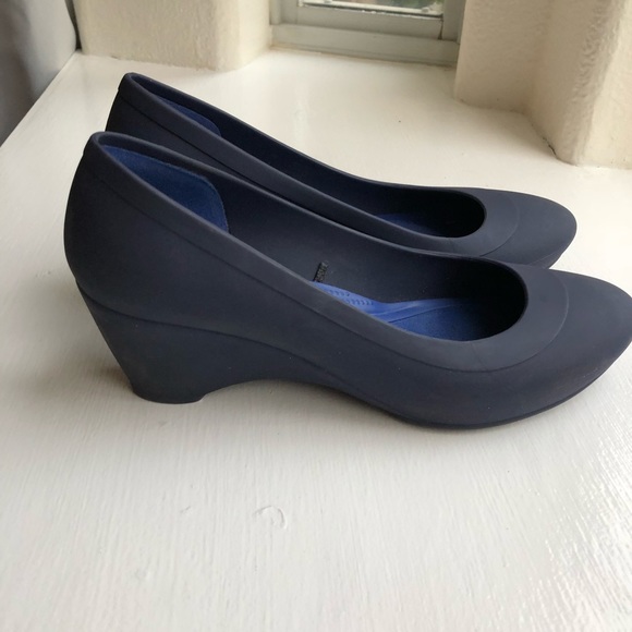 crocs women's lina wedge pump